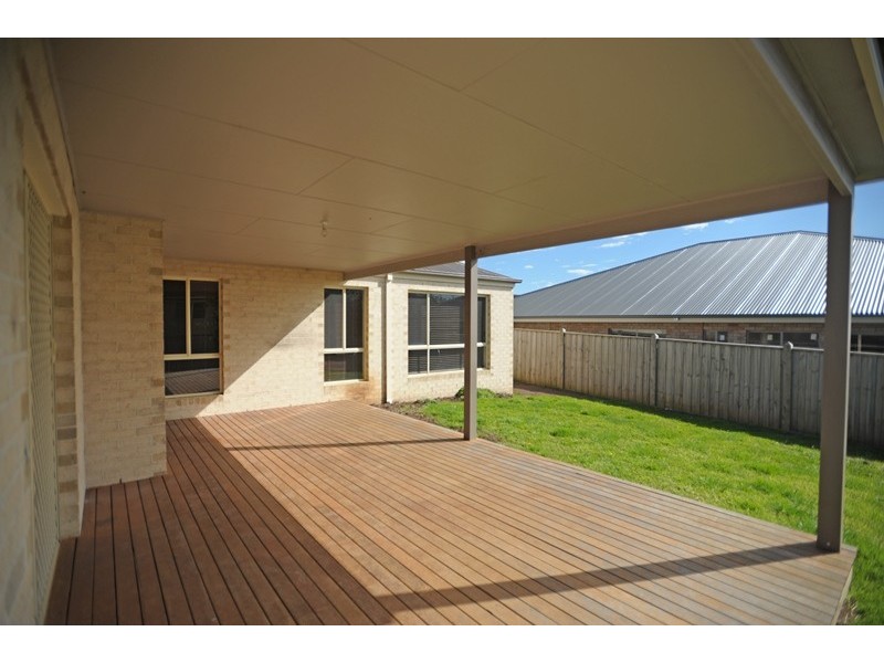 20 Lyndhurst Square, Drouin VIC 3818