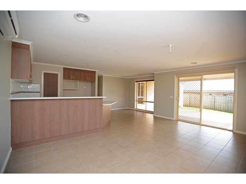 20 Lyndhurst Square, Drouin VIC 3818