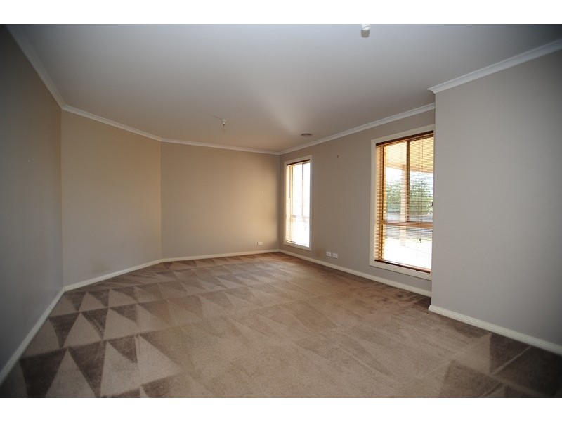 20 Lyndhurst Square, Drouin VIC 3818