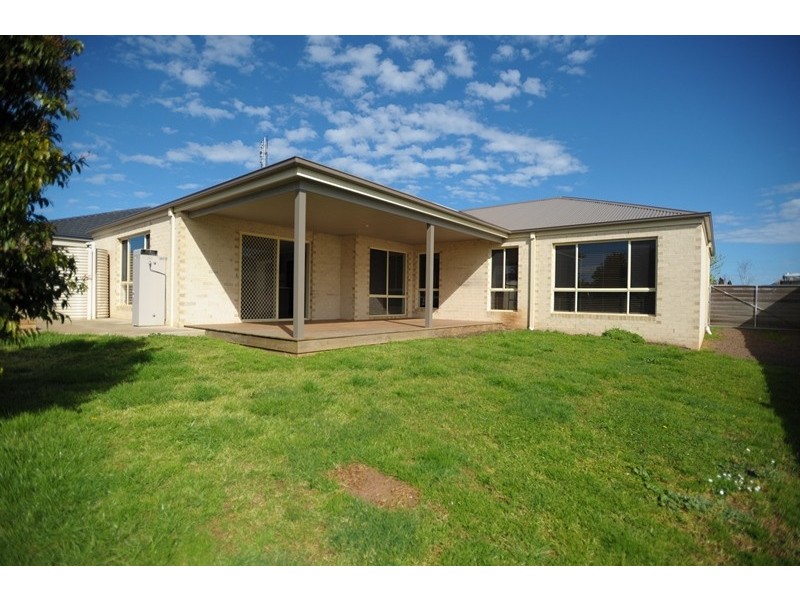 20 Lyndhurst Square, Drouin VIC 3818