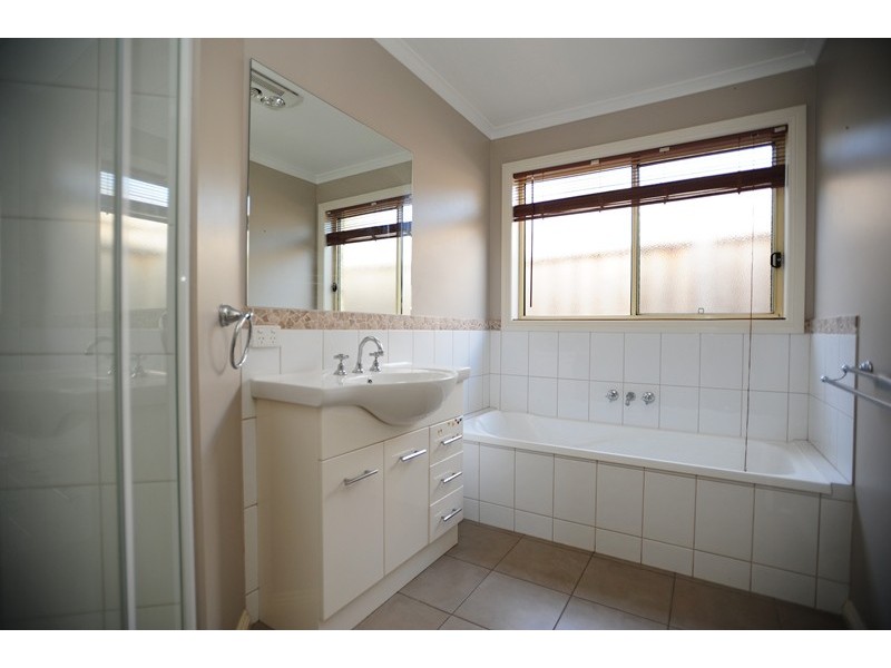 20 Lyndhurst Square, Drouin VIC 3818