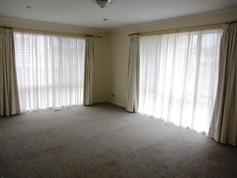 4 Shae Crescent, Drouin VIC 3818