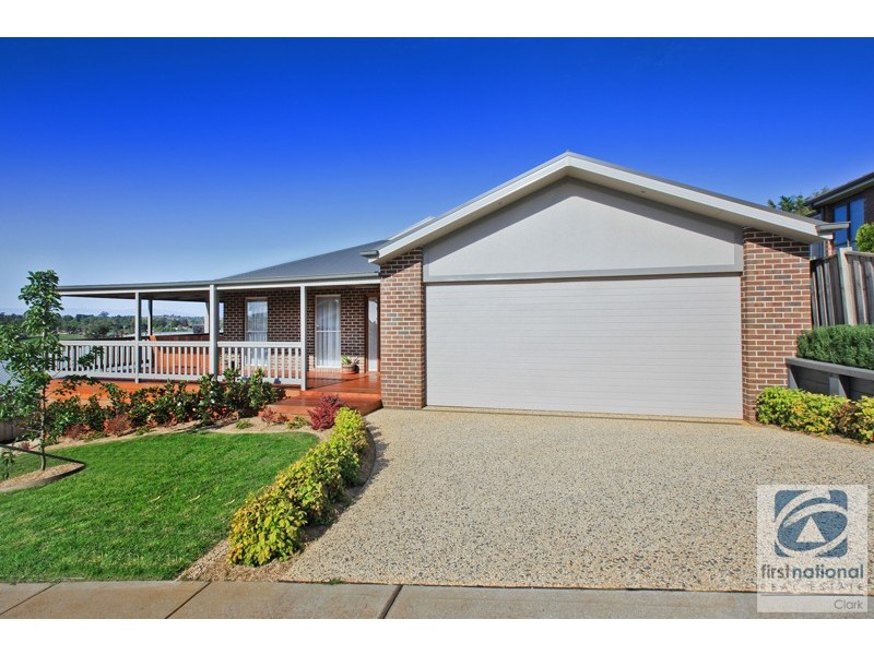 8 Grange Crescent, Warragul VIC 3820
