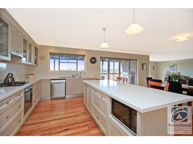 8 Grange Crescent, Warragul VIC 3820