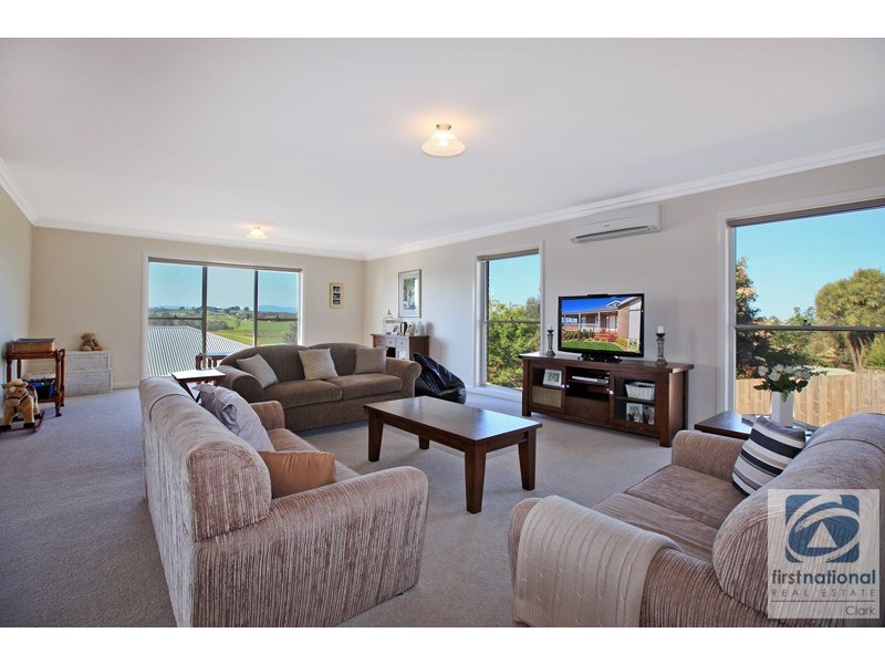 8 Grange Crescent, Warragul VIC 3820