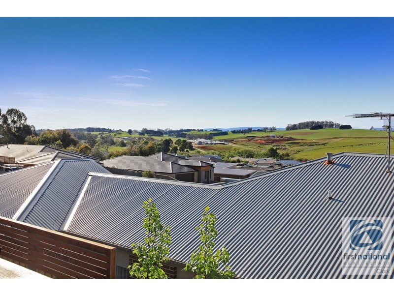8 Grange Crescent, Warragul VIC 3820