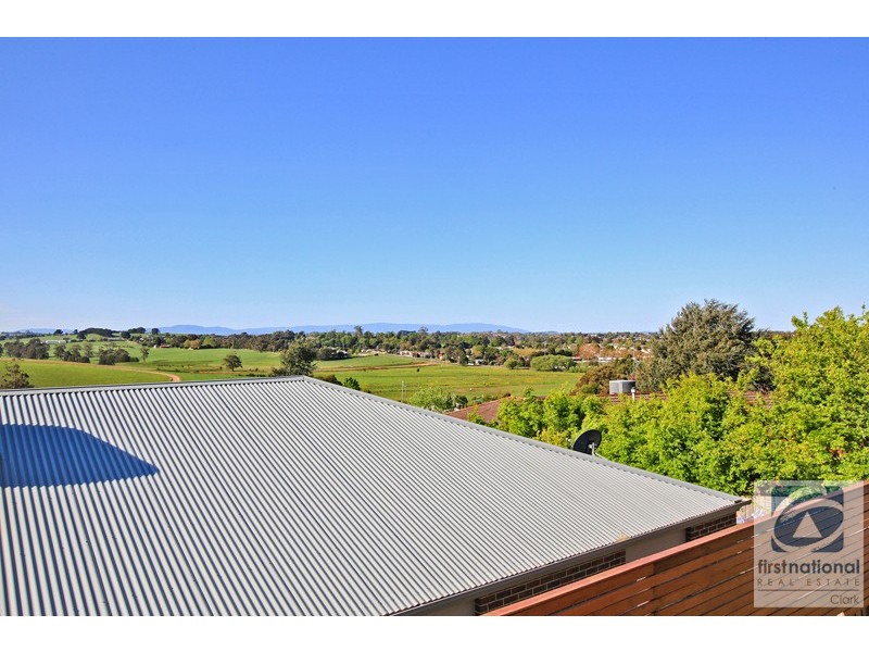 8 Grange Crescent, Warragul VIC 3820