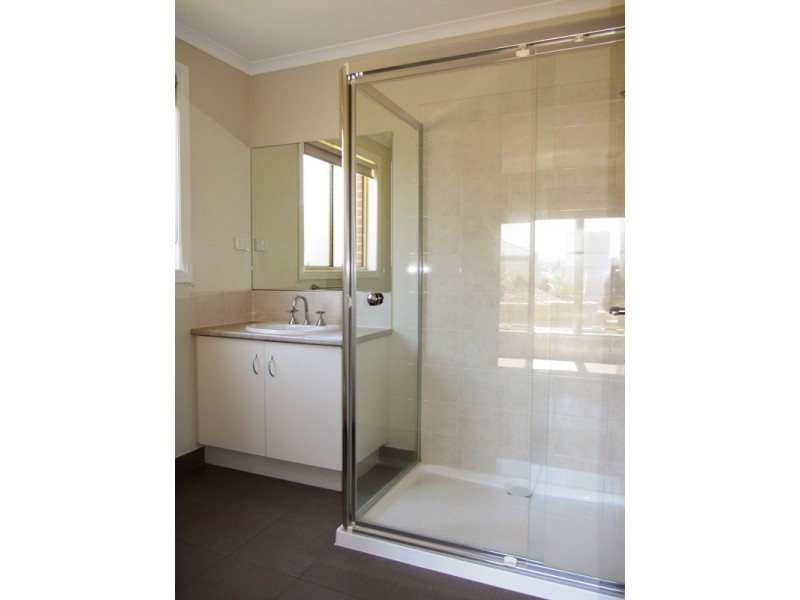 35 Hatfield Drive, Drouin VIC 3818