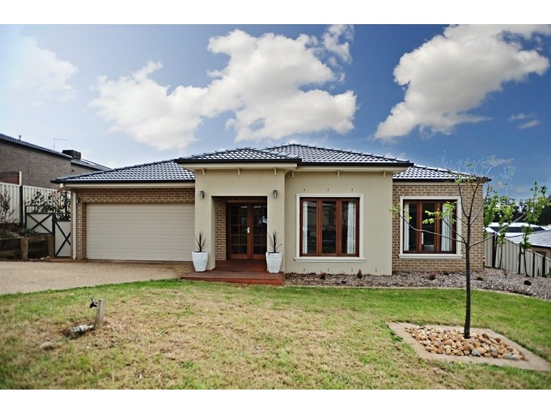 19 Mineral Court, Drouin VIC 3818