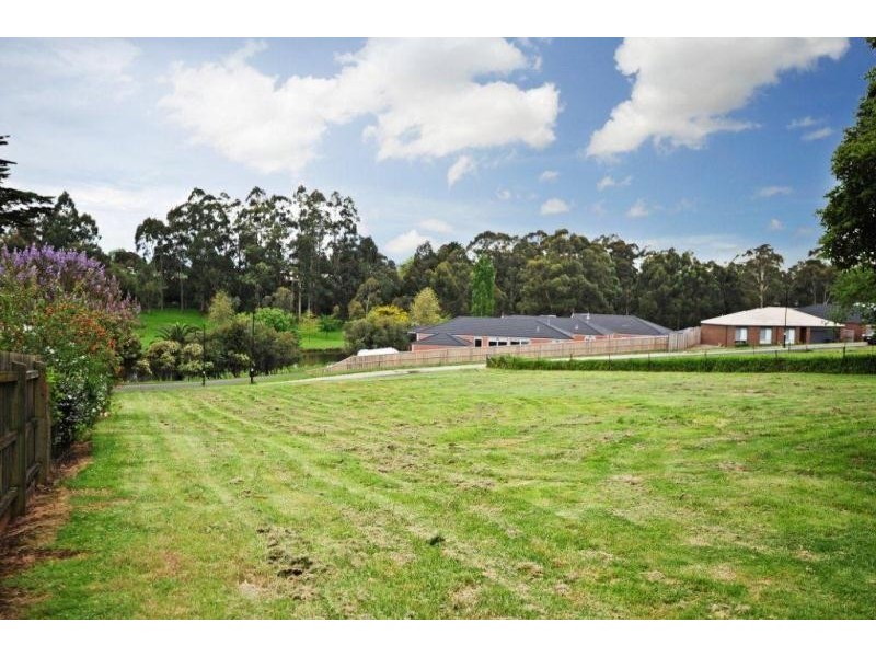 7 Lardner Road, Drouin VIC 3818