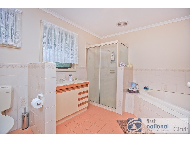 7 Surman Court, Drouin VIC 3818