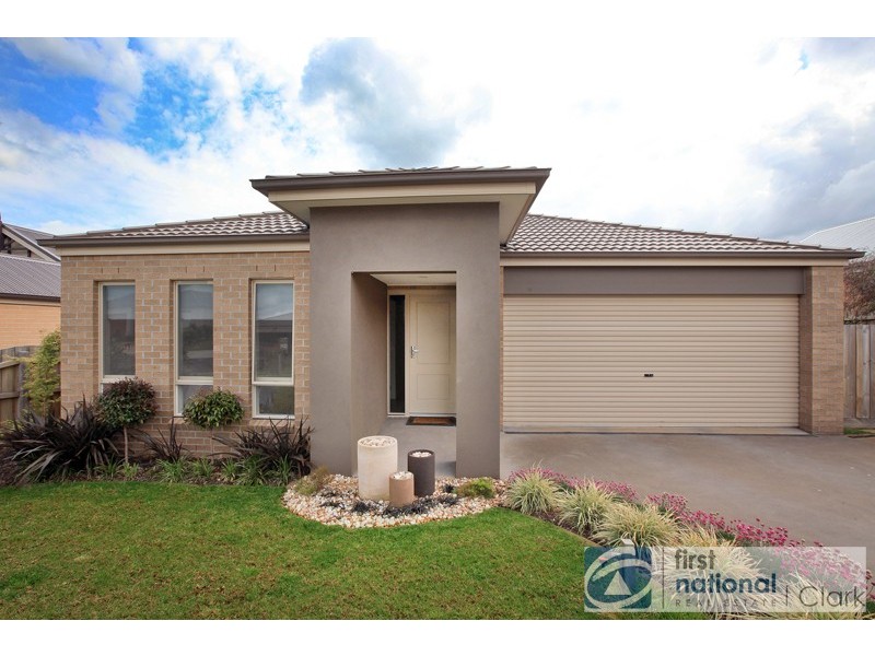 16 Richie Court, Drouin VIC 3818