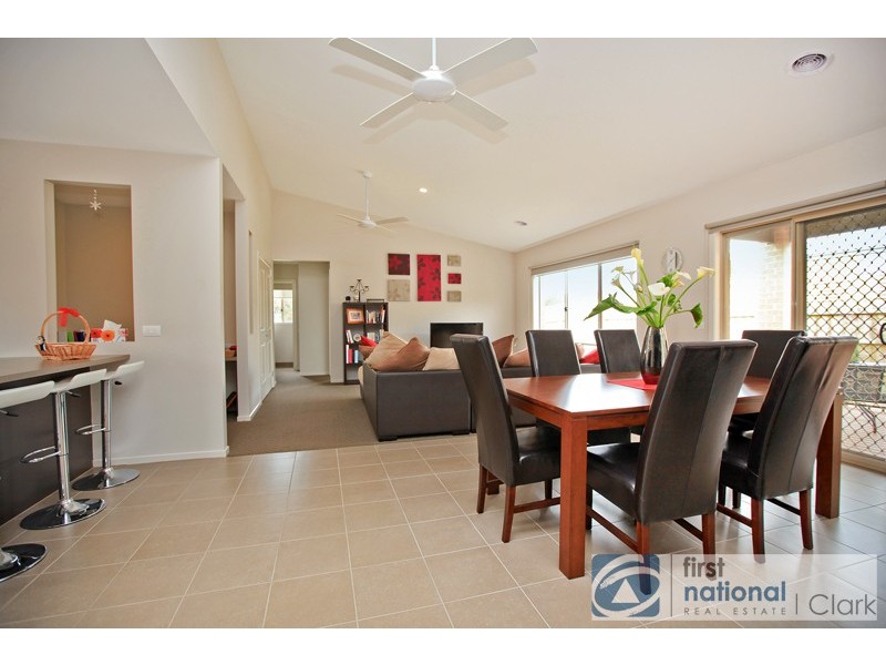 16 Richie Court, Drouin VIC 3818