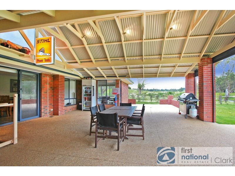 19 Robin Hood Way, Drouin VIC 3818