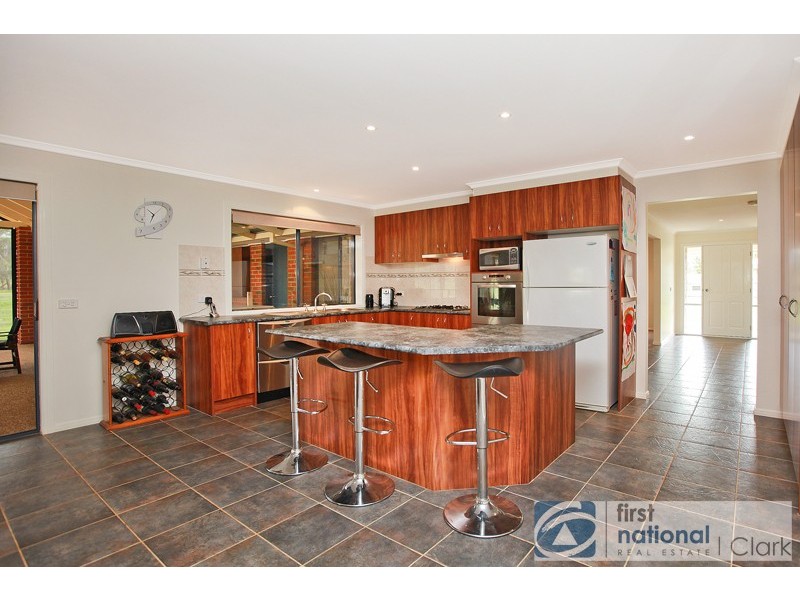 19 Robin Hood Way, Drouin VIC 3818