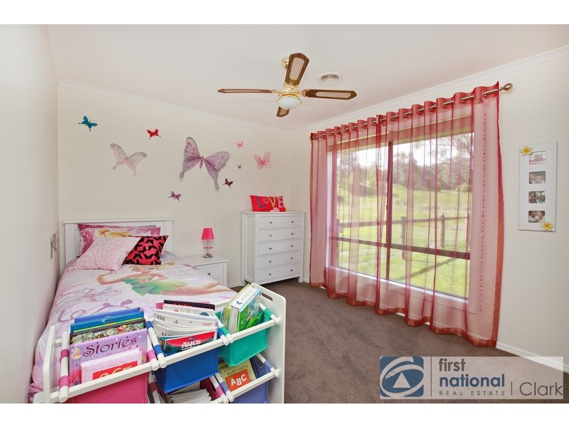 19 Robin Hood Way, Drouin VIC 3818