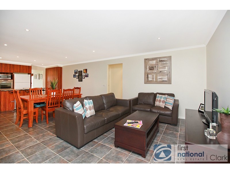 19 Robin Hood Way, Drouin VIC 3818