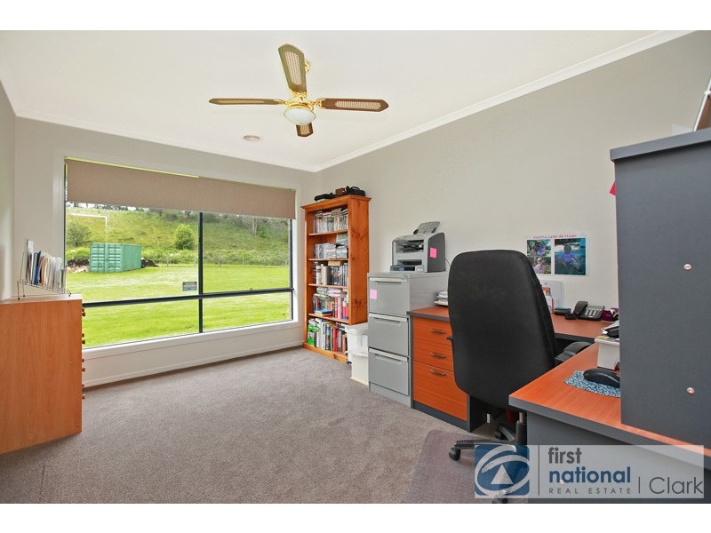 19 Robin Hood Way, Drouin VIC 3818