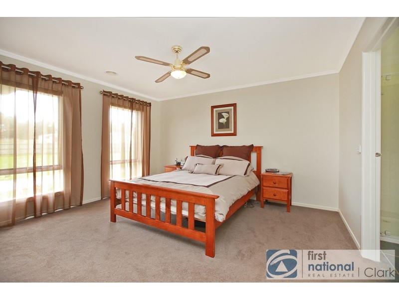 19 Robin Hood Way, Drouin VIC 3818
