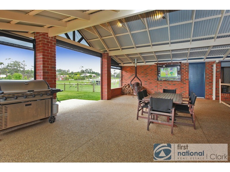 19 Robin Hood Way, Drouin VIC 3818