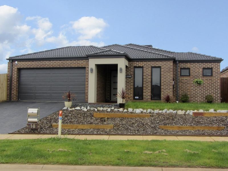 18 Jamescott Drive, Drouin VIC 3818