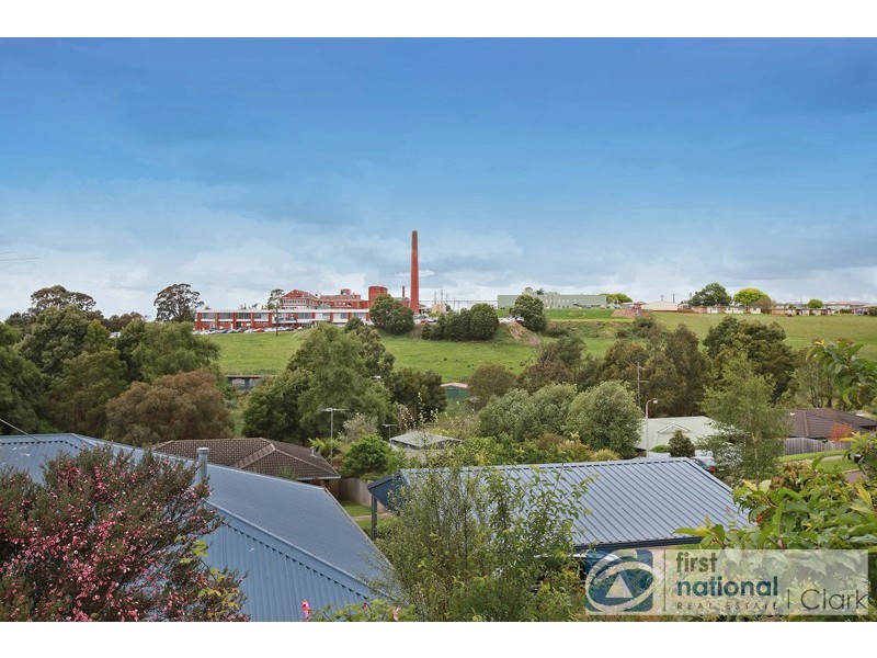 2/16 Hayes Drive, Warragul VIC 3820