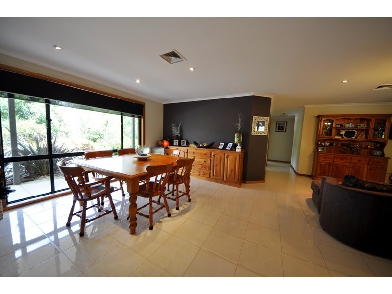 4 Surman Court, Drouin VIC 3818