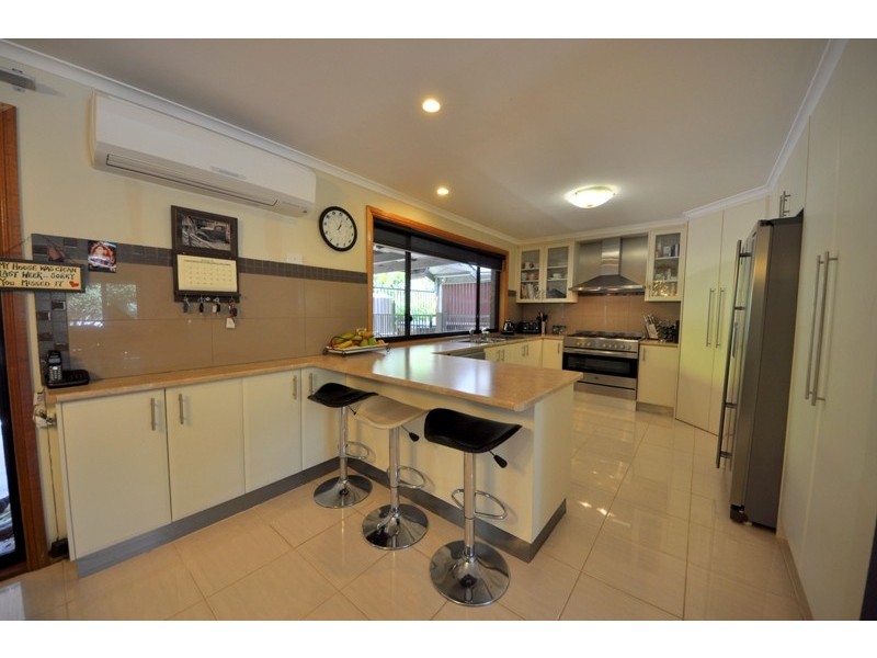 4 Surman Court, Drouin VIC 3818