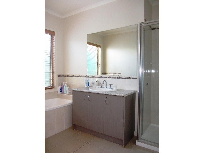 244 Princes Way, Drouin VIC 3818