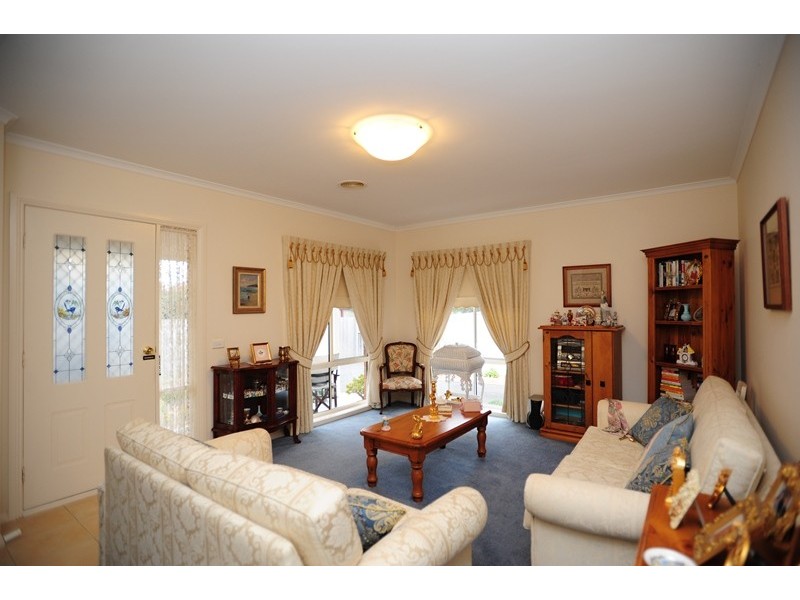 2/25 Buln Buln Road, Drouin VIC 3818