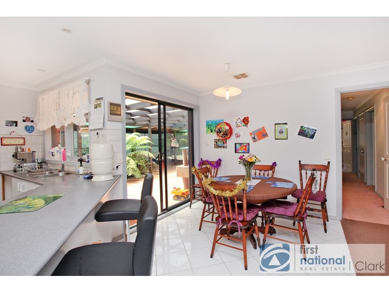 9 Outlook Drive, Drouin VIC 3818