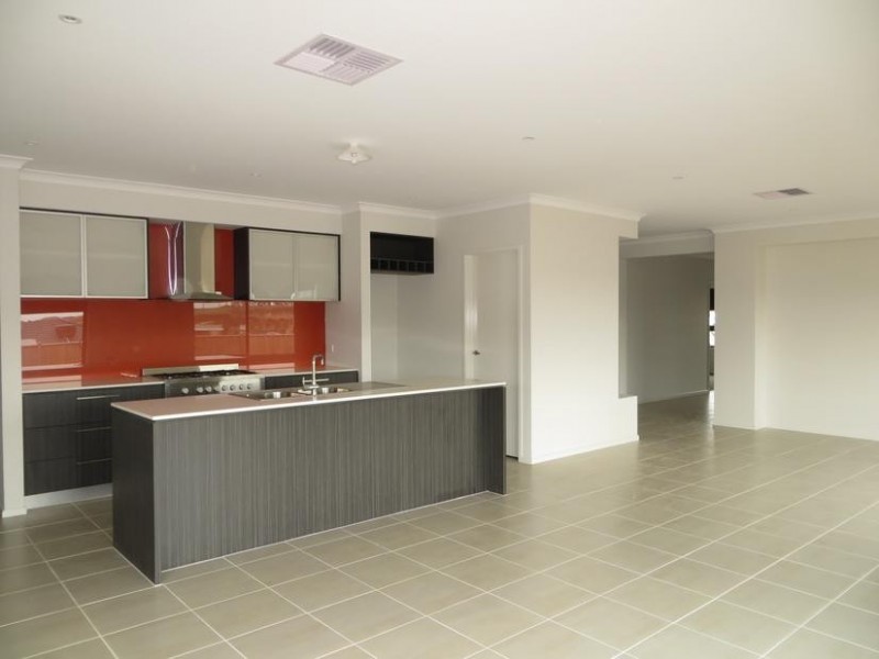 15 Sandstock Drive, Warragul VIC 3820