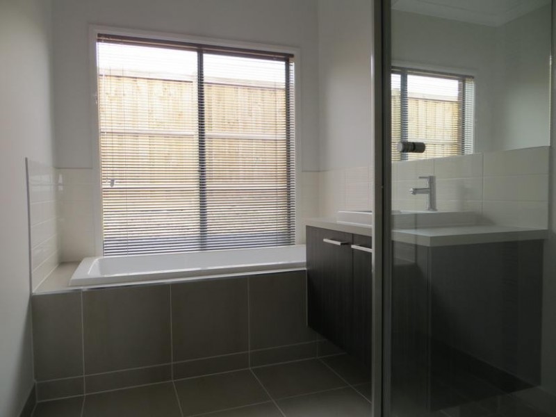 15 Sandstock Drive, Warragul VIC 3820