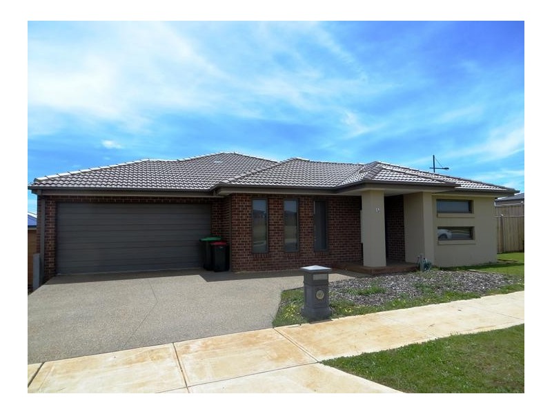 11 Warwick Way, Drouin VIC 3818