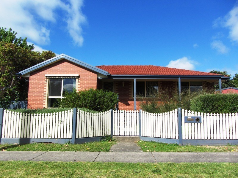 2a Young Street, Drouin VIC 3818