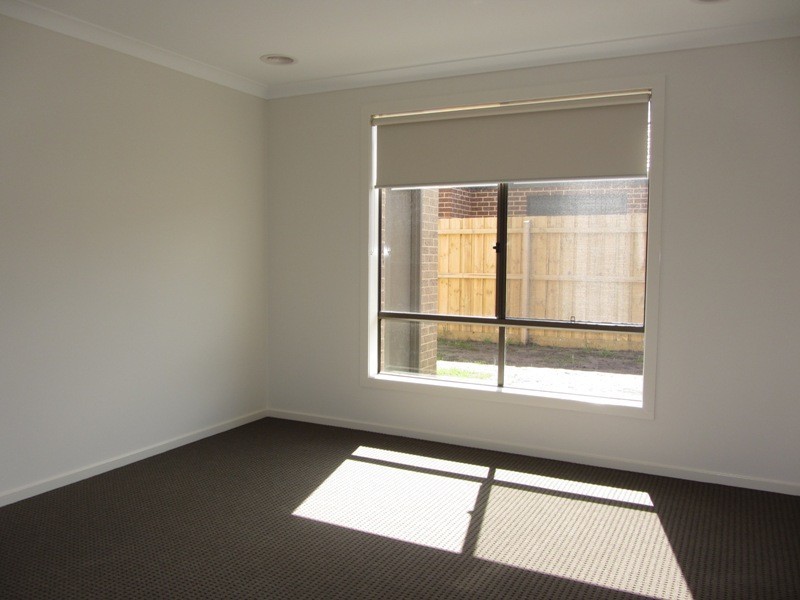 16 Shakespeare Drive, Drouin VIC 3818