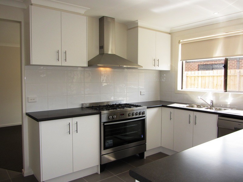 16 Shakespeare Drive, Drouin VIC 3818