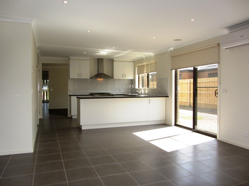 16 Shakespeare Drive, Drouin VIC 3818