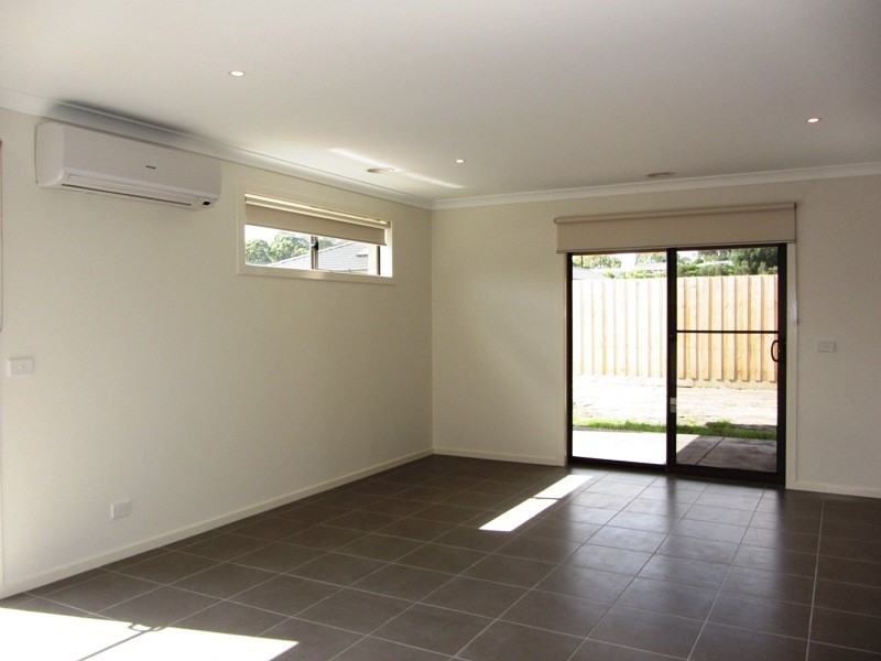 16 Shakespeare Drive, Drouin VIC 3818