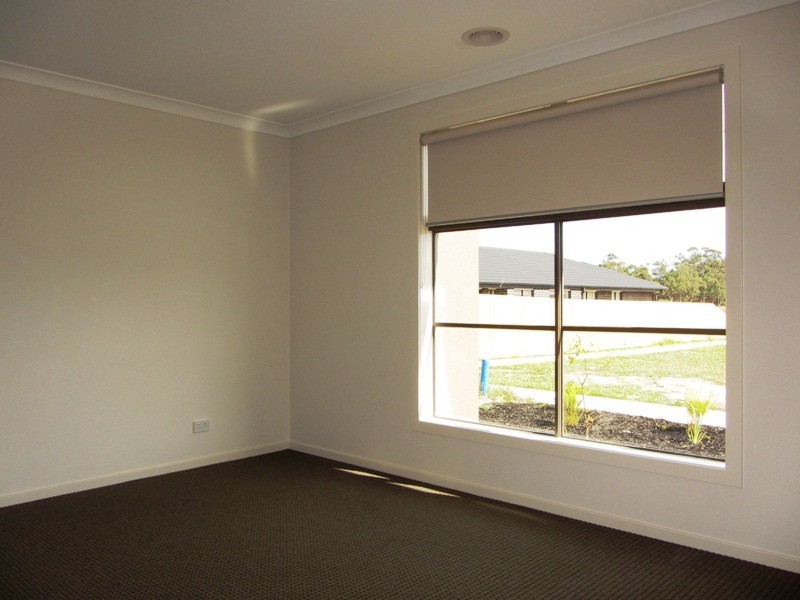 16 Shakespeare Drive, Drouin VIC 3818