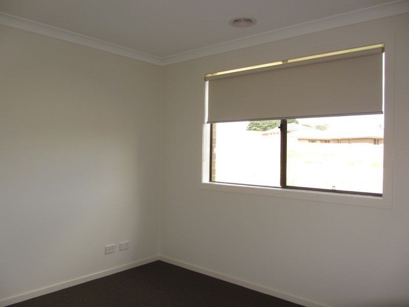 16 Shakespeare Drive, Drouin VIC 3818