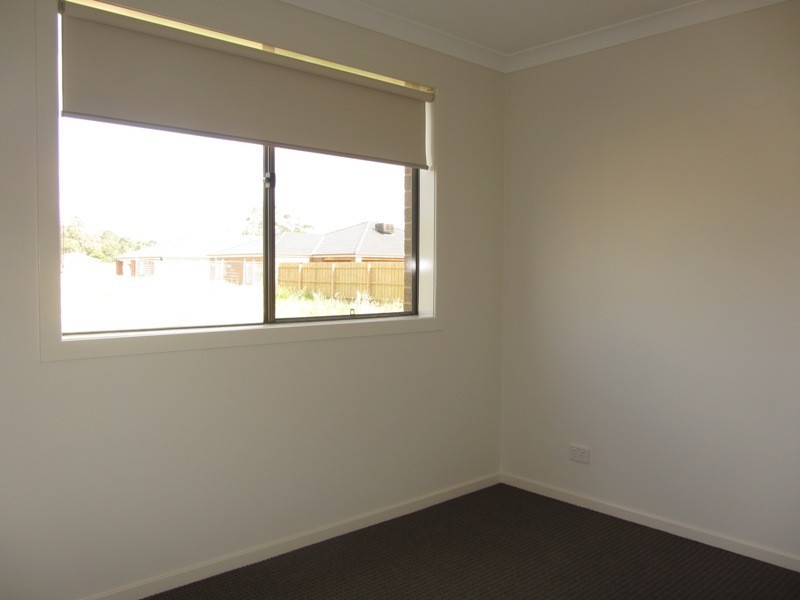 16 Shakespeare Drive, Drouin VIC 3818