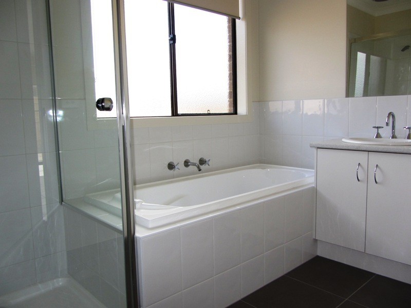 16 Shakespeare Drive, Drouin VIC 3818