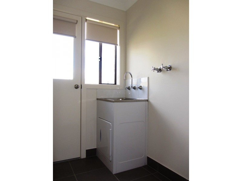 16 Shakespeare Drive, Drouin VIC 3818