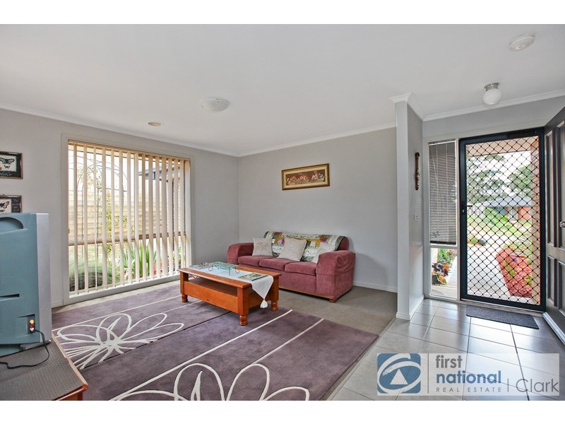 11 Rowan Walk, Drouin VIC 3818