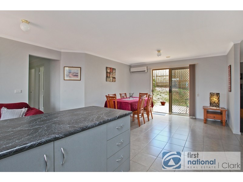 11 Rowan Walk, Drouin VIC 3818