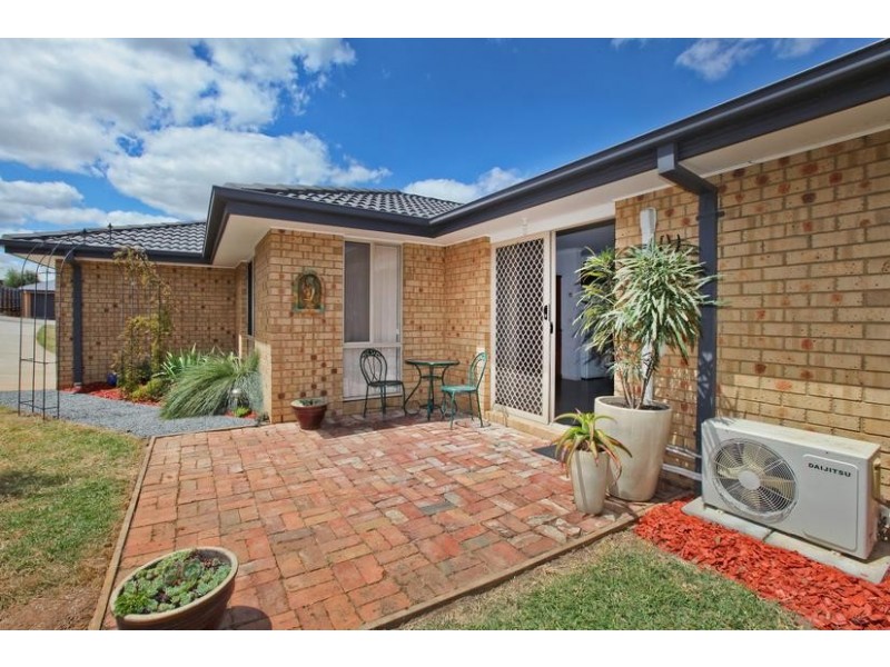 11 Rowan Walk, Drouin VIC 3818