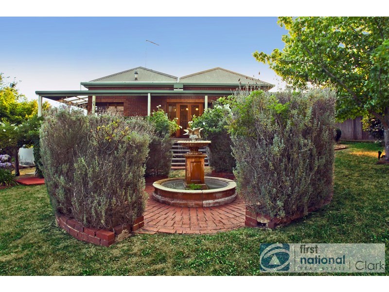 7 Hakea Court, Drouin VIC 3818