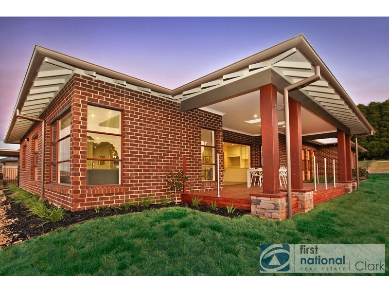 124 Jackson Drive, Drouin VIC 3818