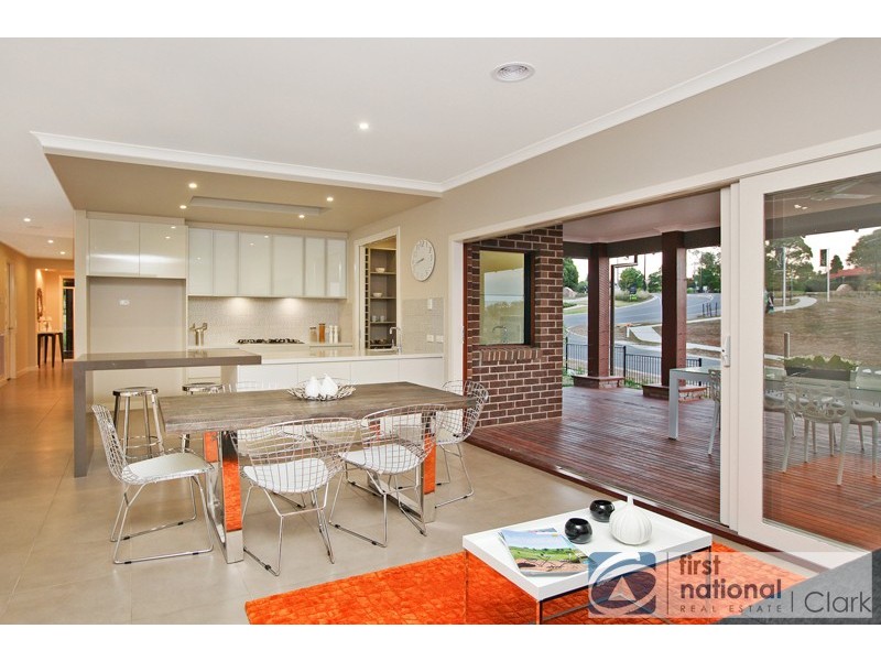 124 Jackson Drive, Drouin VIC 3818